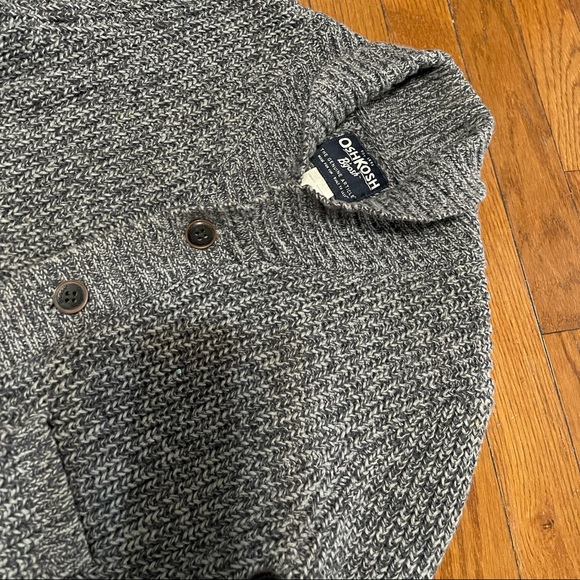 Beautiful heather gray Oshkosh 4T cardigan . - Picture 2 of 4